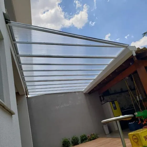 Cobertura de Policarbonato Alveolar em Água Espraiada (Caucaia do Alto), Cotia SP — Instalação em garagem residencial
