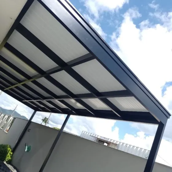 Pergotelha em Do Apache, Cotia SP Pergotelha em Do Apache, Cotia SP — Cobertura com estrutura metálica reforçada